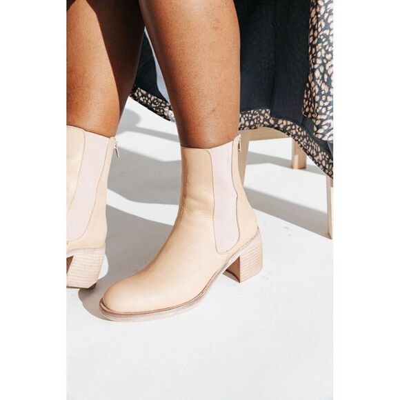 NEW FREE PEOPLE Sz 8 ESSENTIAL CHELSEA BOOT IN SANDY BEIGE - Picture 1 of 8